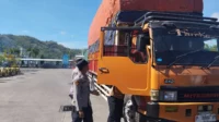 Polsek Kawasan Pelabuhan Lembar Jaga Ketertiban Bongkaran Kapal dari Jangkar