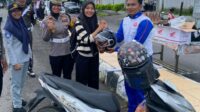 Polres Lobar Hadiahi Pengendara Tertib saat Operasi Zebra Rinjani